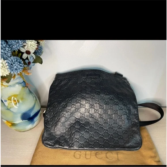 Gucci Black Embossed Leather Men's Bag - Picture 3 of 8